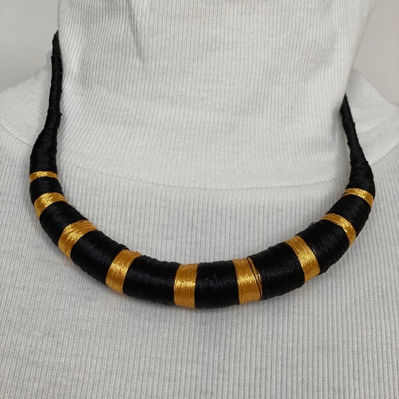 Ethnic- inspired gold and black necklace - Picture 2 of 2